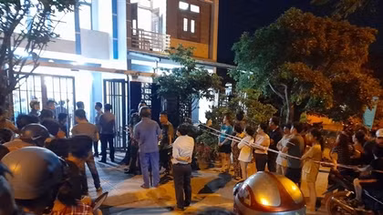 Hai bé gái sinh đôi tử vong nghi bị mẹ ép uống thuốc độc
