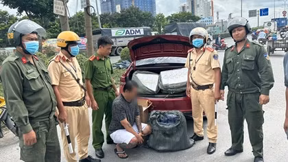 Tuần tra phát hiện nhiều vụ vận chuyển thuốc lá lậu