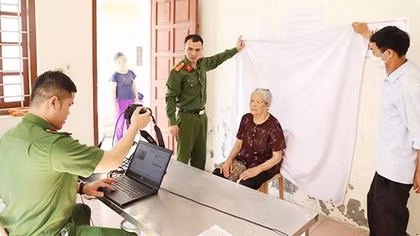 Trao “chìa khóa” để người dân mở cửa “ngôi nhà số” (kỳ 1)