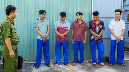 Tạm giữ 5 đối tượng chặn đường đánh người, cướp tài sản