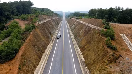 Từ kết quả khảo sát của Bộ Công an, hàng trăm cây số đường cao tốc “rùa bò” sẽ sớm được khắc phục