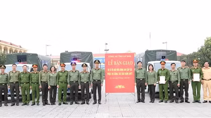 Công an 3 xã ở Hà Nam được Bộ Công an trang cấp xe ô tô phục vụ công tác, chiến đấu