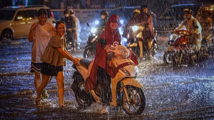 Miền Bắc ngày nắng hanh khô, chiều tối chuyển mưa