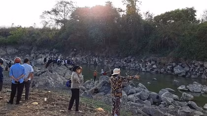 2 học sinh đuối nước trong lúc tắm sông