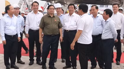 Thủ tướng đánh giá cao những người thi công cây cầu “mang thương hiệu Việt Nam”