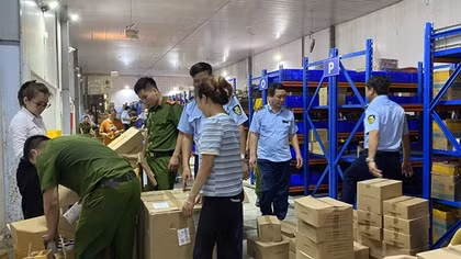 Phát hiện lô hàng điện tử "khủng" nghi nhập lậu