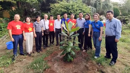 Mang "chất" Trường Sa về Bạch Long Vĩ