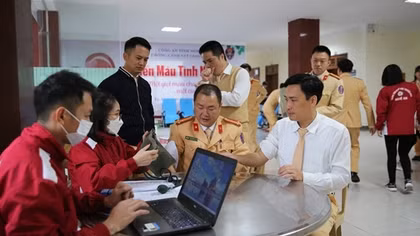 Gần 120 CSGT Công an Nghệ An tham gia hiến máu tình nguyện
