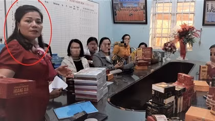 Mượn cớ tặng quà cho học sinh để… bán hàng “lạ” cho giáo viên!