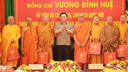 Chủ tịch Quốc hội chúc mừng lễ Sene Đolta của đồng bào Khmer