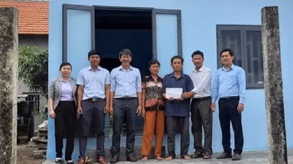 Xây nhà Đại đoàn kết cho hộ nghèo, gia đình chính sách