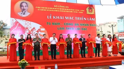 Khai mạc triển lãm “75 năm - Công an nhân dân làm theo lời Bác”