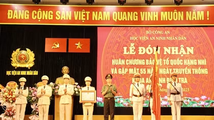 Khoa An ninh điều tra đón nhận Huân chương Bảo vệ Tổ quốc hạng Nhì
