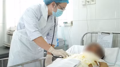 Câu cá gần đường dây điện trung thế, 3 người bị bỏng toàn thân
