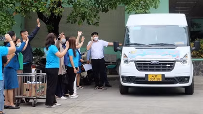 Xúc động chuyến xe 0 đồng đưa bệnh nhân về quê đón Tết