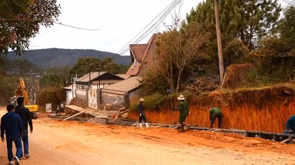 Người dân Đà Lạt đồng hành cùng chính quyền làm đường giao thông