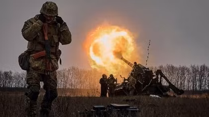 Nhìn lại 1 năm xung đột Nga - Ukraine: Bên thêm dầu, bên đỏ lửa