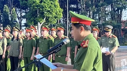 Công an quận Bắc Từ Liêm báo công với Bác và tưởng niệm các anh hùng liệt sĩ