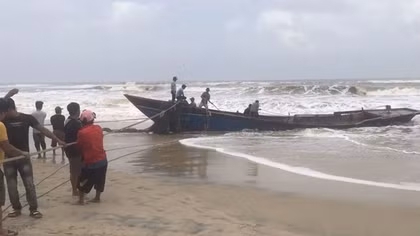Trục vớt tàu cá chìm trên biển, vẫn chưa tìm thấy ngư dân mất tích
