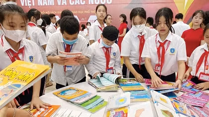 Giao quyền lựa chọn sách giáo khoa cho nhà trường có hạn chế được tiêu cực?