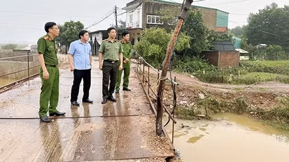 Lũ dâng cao, Công an Hà Tĩnh triển khai lực lượng ứng phó