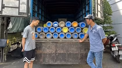 Khí cười, người khóc