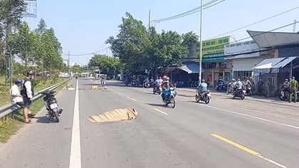 Đang đi xe đạp, bất ngờ té ngã tử vong