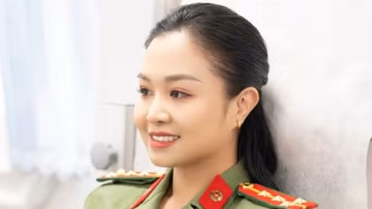 Ấn tượng “bóng hồng” Công an cửa khẩu Tân Sơn Nhất