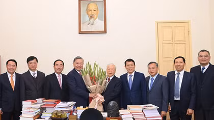 Ban Thường vụ Đảng ủy Công an Trung ương, lãnh đạo Bộ Công an thăm, chúc Tết Tổng Bí thư Nguyễn Phú Trọng