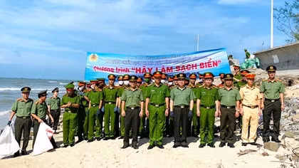 Công an tỉnh Bà Rịa-Vũng Tàu: Trồng nhiều cây xanh, thu gom rác thải biển
