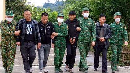 Cấu kết với đối tượng người Lào đưa người Trung Quốc xuất, nhập cảnh trái phép