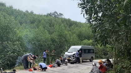 “Ma men” điều khiển mô tô lạng lách, lấn đường, đâm trực diện xe khách tử vong