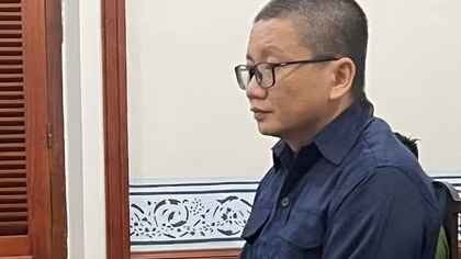 Làm giả văn bản tố tụng, cựu điều tra viên lãnh án