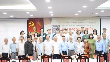 Nghiên cứu dựng tượng nhà báo Xuân Thủy