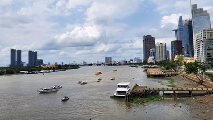 Có nên biến dải đất thương cảng sầm uất thành nhà ở, biệt thự?