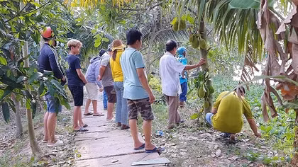 Để lại đôi dép và thư tuyệt mệnh, người đàn ông lao mình xuống sông Tiền