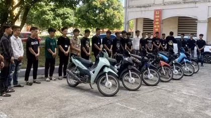 Tạm giam 10 đối tượng sử dụng hung khí gây náo loạn đường phố