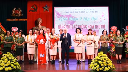 Gần 200 bài thơ của các cựu CAND tỉnh Nam Định- hành trang cho một khởi đầu mới