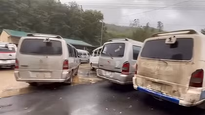 Tạm giữ hàng loạt ôtô tải nhỏ chở đường lậu từ biên giới về đồng bằng