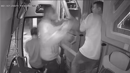 Một phụ nữ lên Tik Tok tự nhận liên quan vụ tài xế Bình Minh Bus bị hành hung
