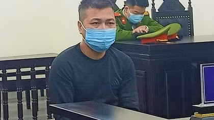 Cuồng yêu dùng xăng đốt người tình, lĩnh 20 năm tù