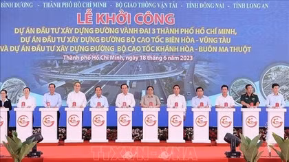 Thủ tướng Phạm Minh Chính tuyên bố khởi công 3 dự án trọng điểm ngành GTVT