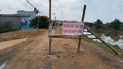 Người dân hoang mang vì đê sông Càn tiếp tục sạt lở nghiêm trọng