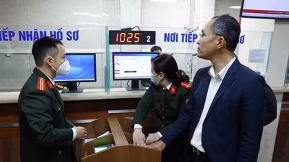 Ghi nhận ngày đầu cấp hộ chiếu phổ thông gắn chíp điện tử