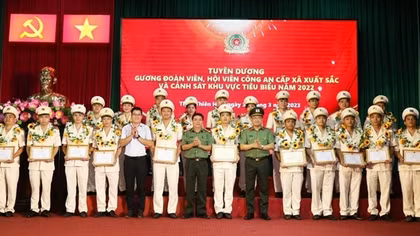Tuyên dương gương thanh niên, phụ nữ Công an xã và Cảnh sát khu vực
