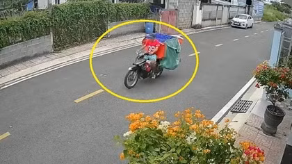 Không rút chìa khóa, shipper mất xe, mất luôn giỏ hàng
