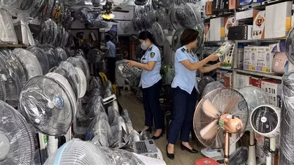 Sẽ công khai tên các cơ sở kinh doanh thiết bị điện tăng giá bất hợp lý