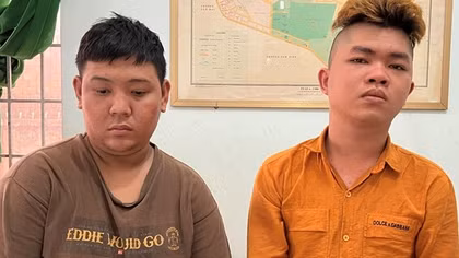 Mang 2 khẩu súng đi bán thì bị tổ công tác 161 bắt giữ