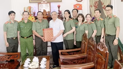 Cục Tổ chức cán bộ về nguồn sinh hoạt chính trị tại Cà Mau