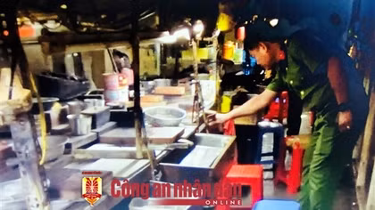 Tạm giữ người trong trường hợp khẩn cấp 5 đối tượng, khám xét thu giữ thêm 14 kg vàng